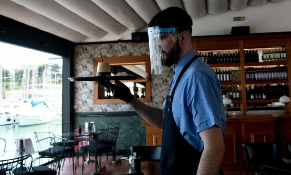 Φθηνότερος καφές, μεταφορές και εισιτήρια - Έρχεται μείωση ΦΠΑ